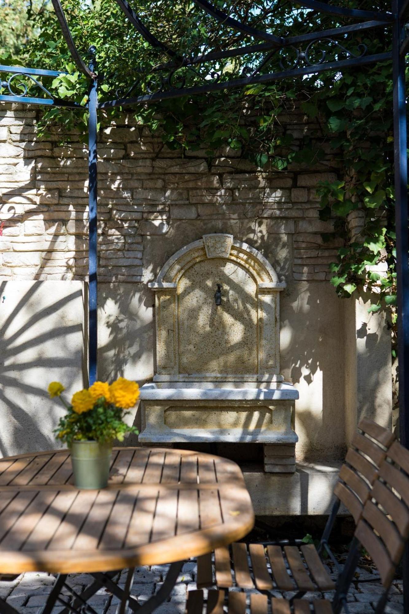 In Provence Hotel - Experience Atypique Venelles Exterior photo
