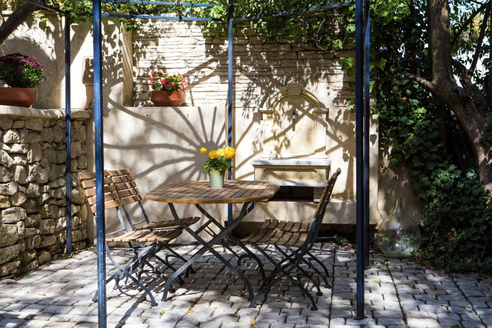 In Provence Hotel - Experience Atypique Venelles Exterior photo