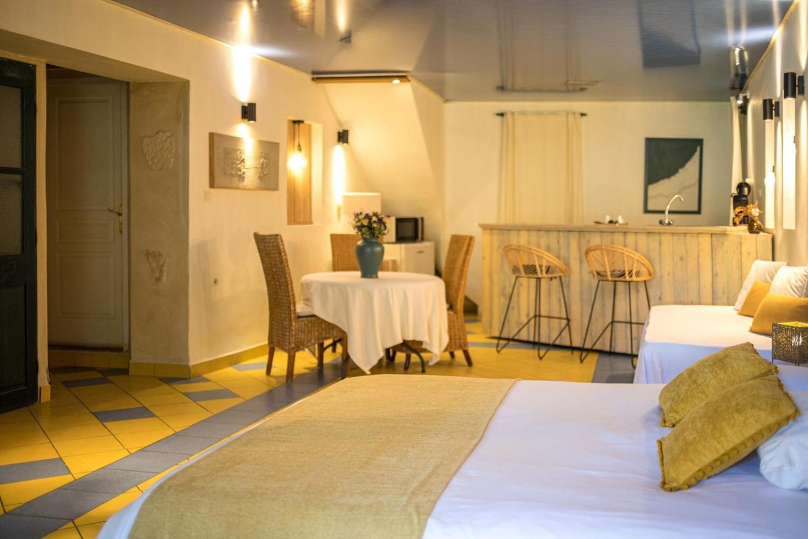 In Provence Hotel - Experience Atypique Venelles Exterior photo