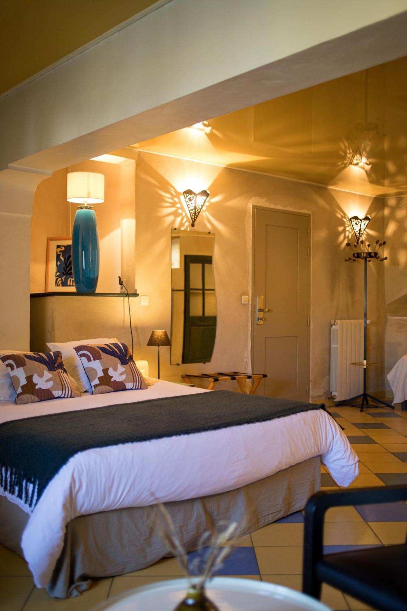 In Provence Hotel - Experience Atypique Venelles Exterior photo