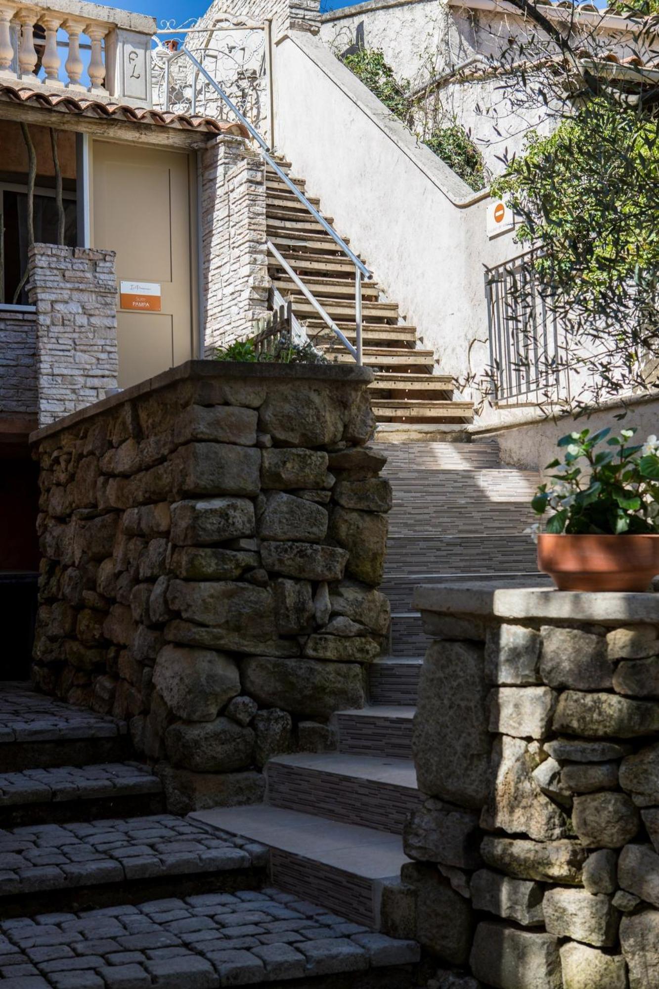 In Provence Hotel - Experience Atypique Venelles Exterior photo